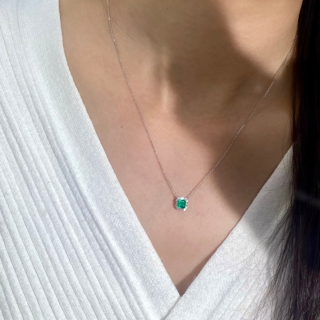 14k Gold 0.63 Ctw Natural Emerald & Diamond Necklace - 5
