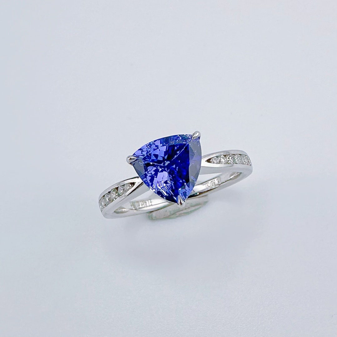 14k Gold 1.40 Ct Natural Tanzanite & Diamond Ring: Ref:231104152 // gold content:14k gold // ring size:7. 25us // // main gemstone:tanzanite // shape:triangle // carat weight:1. 40ct // color:blue // treatment:natural // // adjacent gemstone 2 : diamo