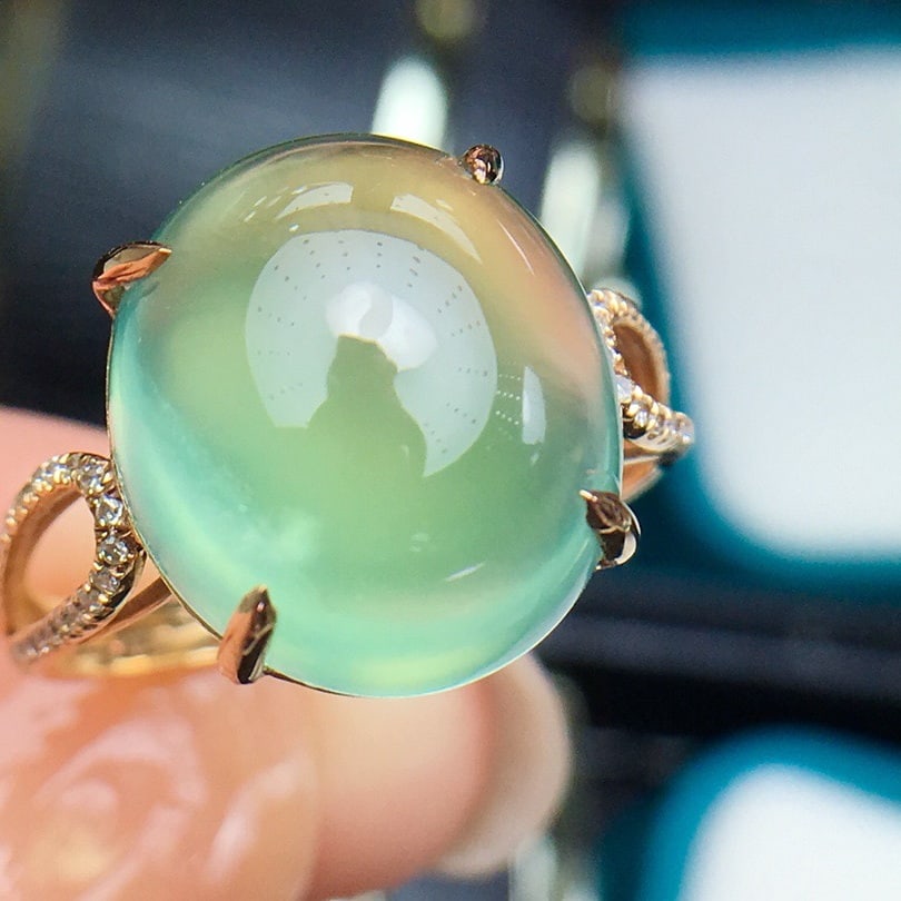 14k Gold 9.5 Ct Natural Prehnite & Diamond Ring: Ref:231104157 // gold content:14k gold // ring size:7. 25us // // main gemstone:prehnite // shape:oval // carat weight:9. 5ct // color:green // treatment:natural // // adjacent gemstone 2 : diamond