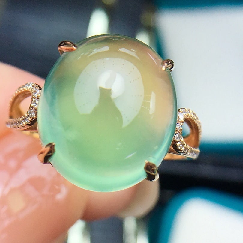 14k Gold 9.5 Ct Natural Prehnite & Diamond Ring - 3