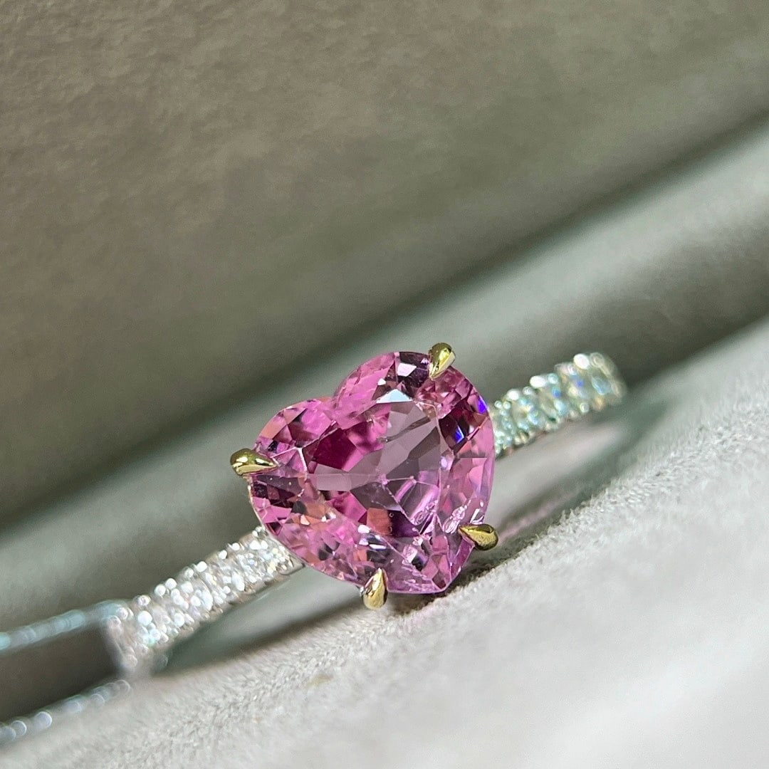 14k Gold 2.01 Ctw Natural Spinel & Diamond Ring: Ref:231104164 // gold content:14k gold // ring size:7. 25us // // main gemstone:spinel // shape:heart // carat weight:1. 82ct // color:pink // treatment:natural // // adjacent gemstone 2 : diamond //