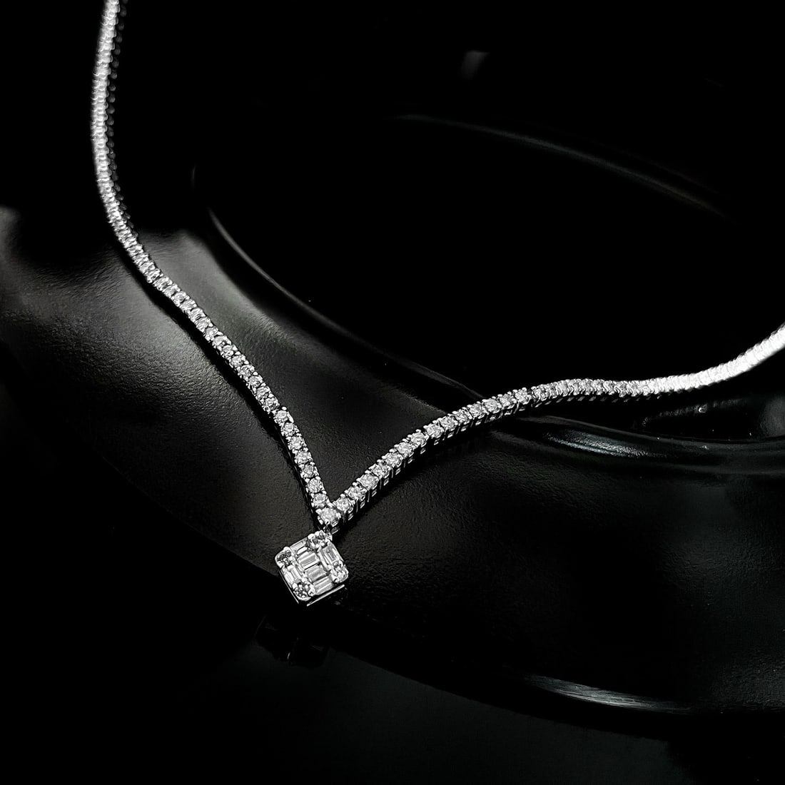 14k Gold 2 Ct Natural H Diamond Necklace: Ref:231104168 // gold content:14k gold // main gemstone:diamond // shape:multiple // carat weight:2ct // clarity grade:vs-si // color:h // treatment:natural // Condition: New Low Estimate: 8400.00
