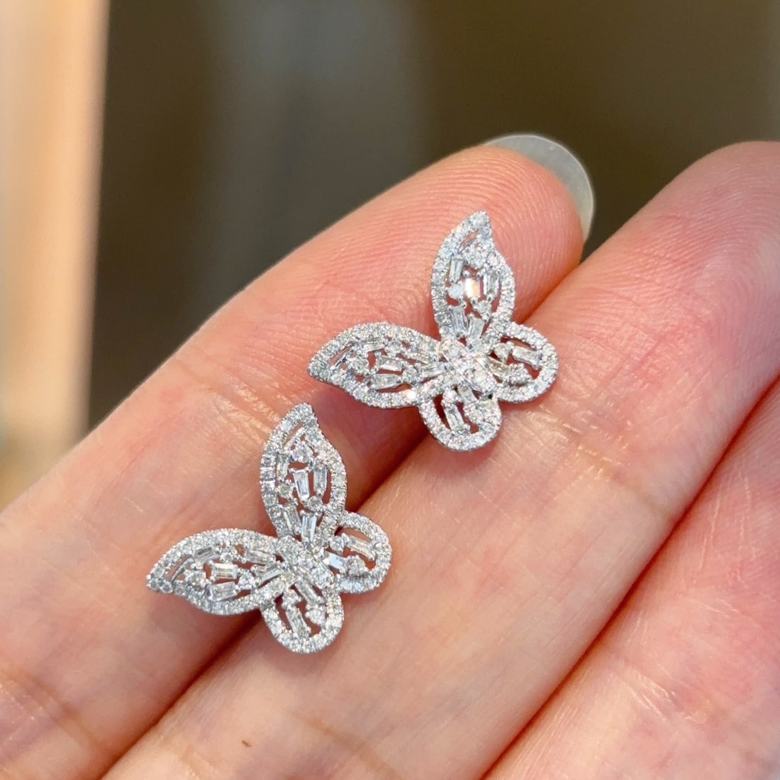 14k Gold 0.7 Ct Natural H Diamond & Butterfly Earrings: Ref:231104190 // gold content:14k gold // main gemstone:diamond // shape:multiple // carat weight:0. 7ct // clarity grade:vs-si // color:h // treatment:natural // Condition: New Low Estimate: 2200.00