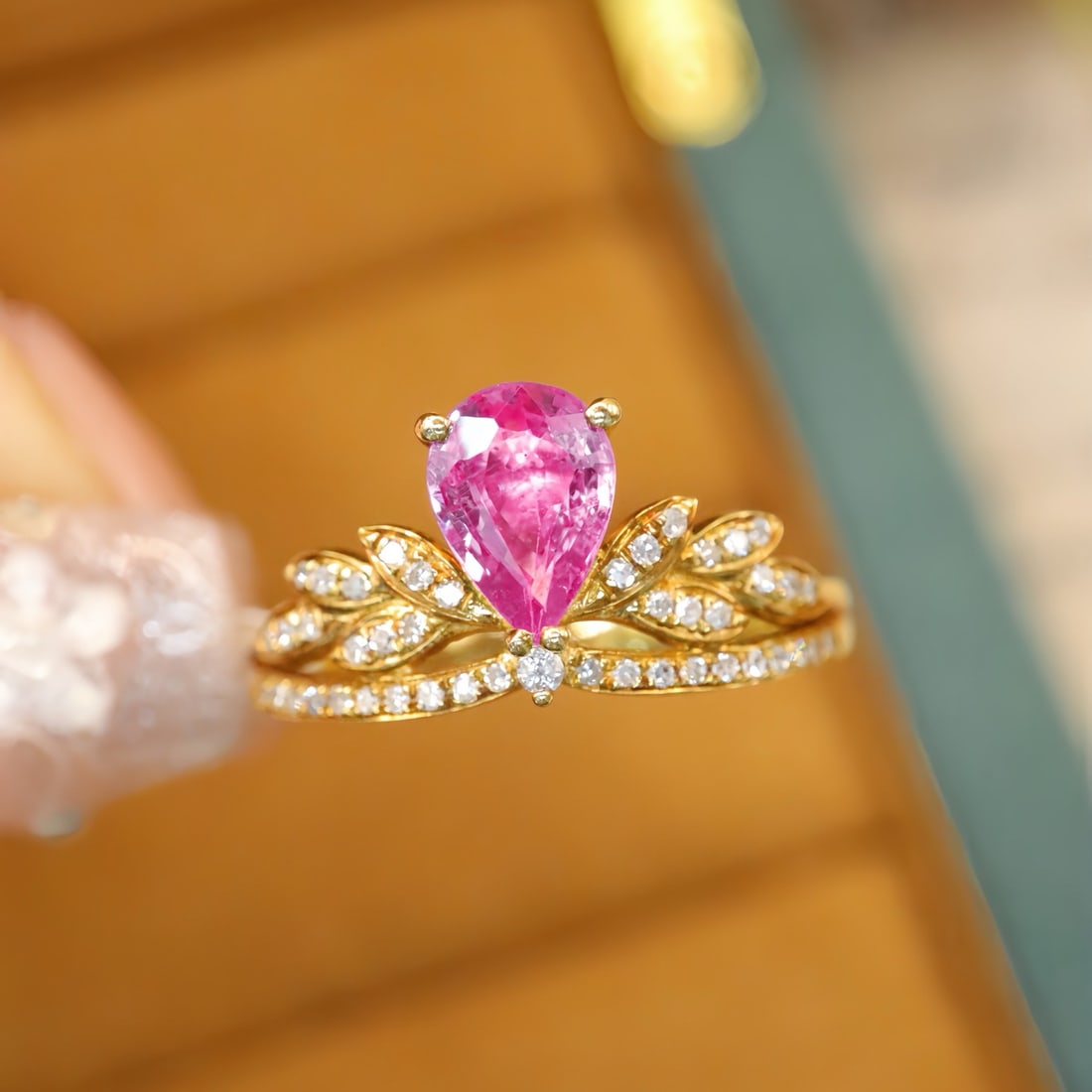 14k Gold 1.09 Ctw Natural Padparadscha Sapphire & Diamond Ring: Ref:231104198 // gold content:14k gold // ring size:7. 25us // // main gemstone:padparadscha sapphire // shape:pear // carat weight:0. 95ct // color:orangish pink // treatment:natural // // adjacent g