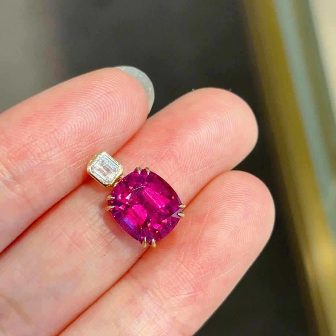 14k Gold 4.82 Ctw Natural Tourmaline & Diamond Pendant( Without Chain ): Ref:231104219 // gold content:14k gold // main gemstone:tourmaline // shape:cushion // carat weight:4. 6ct // color:red // treatment:natural // // adjacent gemstone 2 : diamond // shape:octagonal //