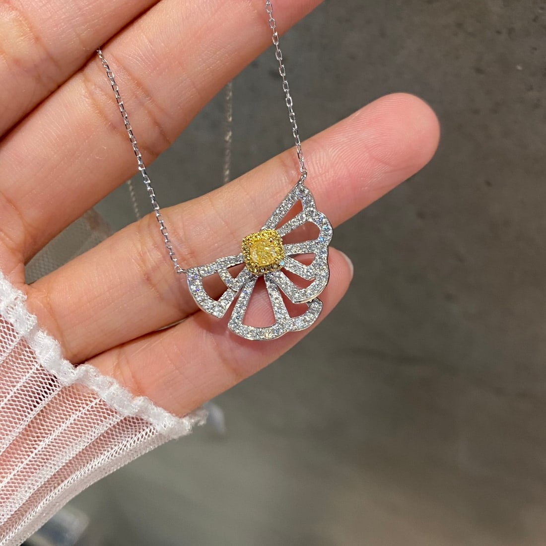 14k Gold 0.83 Ctw Natural Yellow Diamond & Diamond Necklace - 3