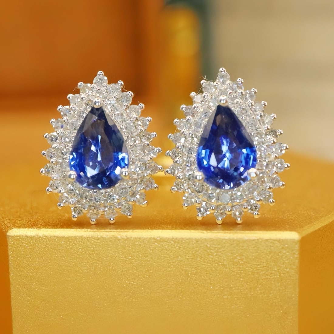 14k Gold 1.37 Ctw Natural Sapphire & Diamond Earrings: Ref:231104266 // gold content:14k gold // main gemstone:sapphire // shape:pear // carat weight:1. 02ct // color:cornflower blue // treatment:natural // // adjacent gemstone 2 : diamond // number of