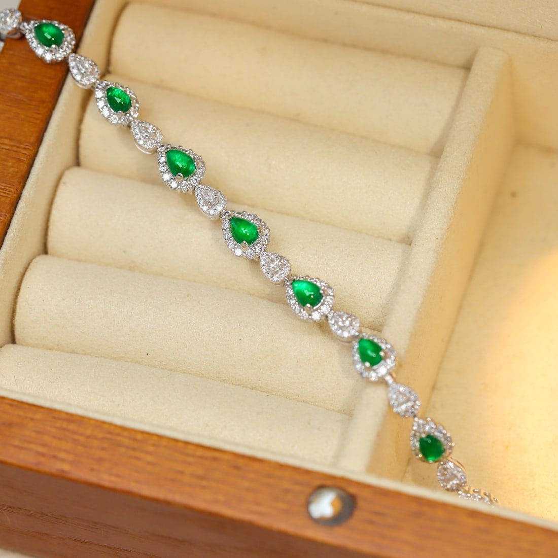 14k Gold 2.59 Ctw Vivid Green Natural Emerald & Diamond Bracelet - 6