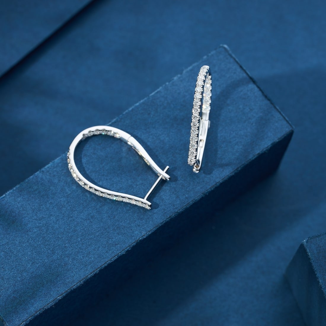 14k Gold 0.76 Ct Natural H Diamond Earrings: Ref:231104271 // gold content:14k gold // main gemstone:diamond // shape:round // carat weight:0. 76ct // clarity grade:vs-si // color:h // treatment:natural // cut grade:g // Condition: New Low Estim