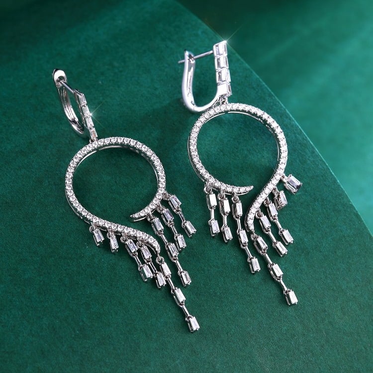 14k Gold 1.34 Ct Natural H Diamond Earrings: Ref:231104274 // gold content:14k gold // main gemstone:diamond // shape:multiple // carat weight:1. 34ct // clarity grade:vs-si // color:h // treatment:natural // Condition: New Low Estimate: 7300.00