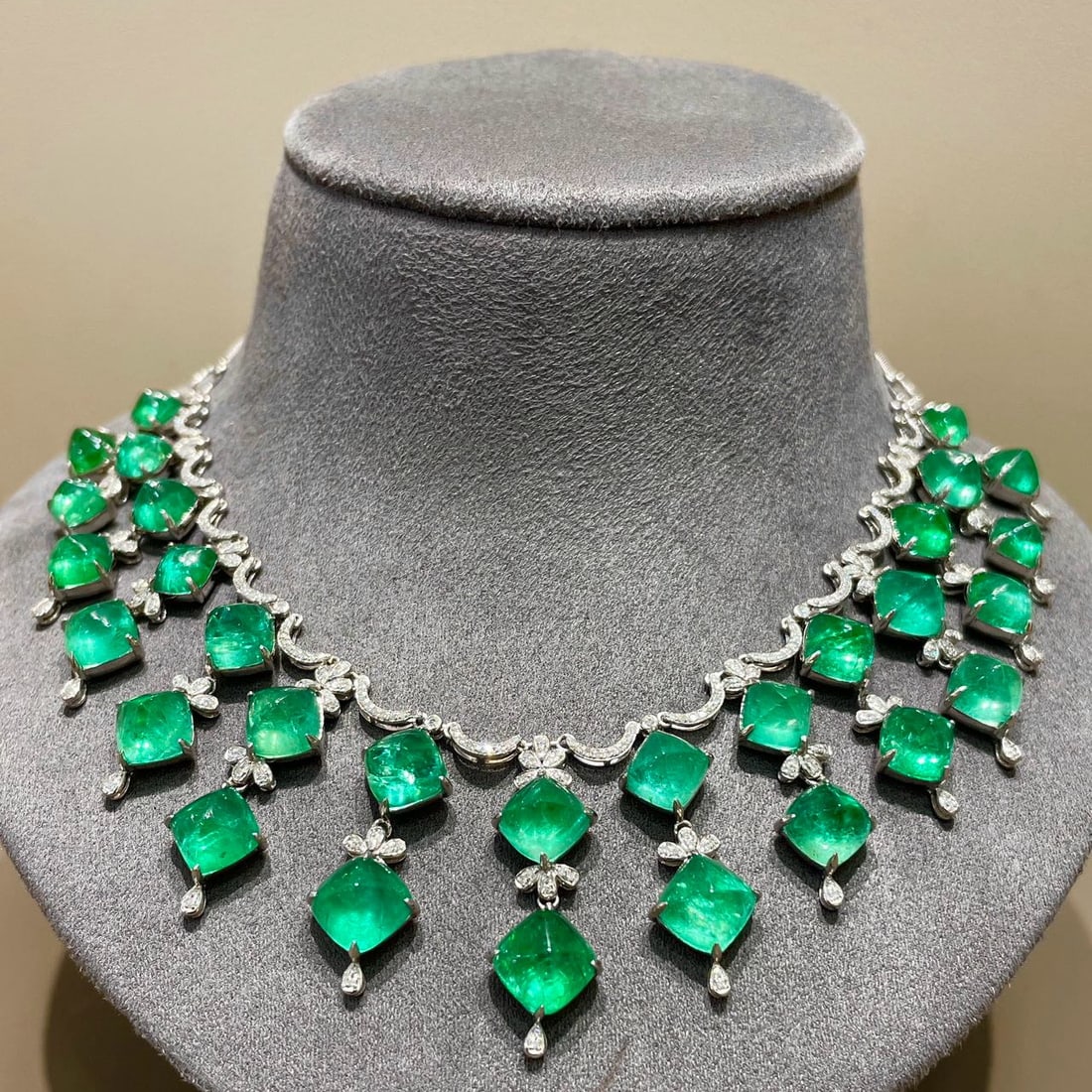 14k Gold 49.5 Ctw Vivid Green Natural Emerald & Diamond Necklace - 2