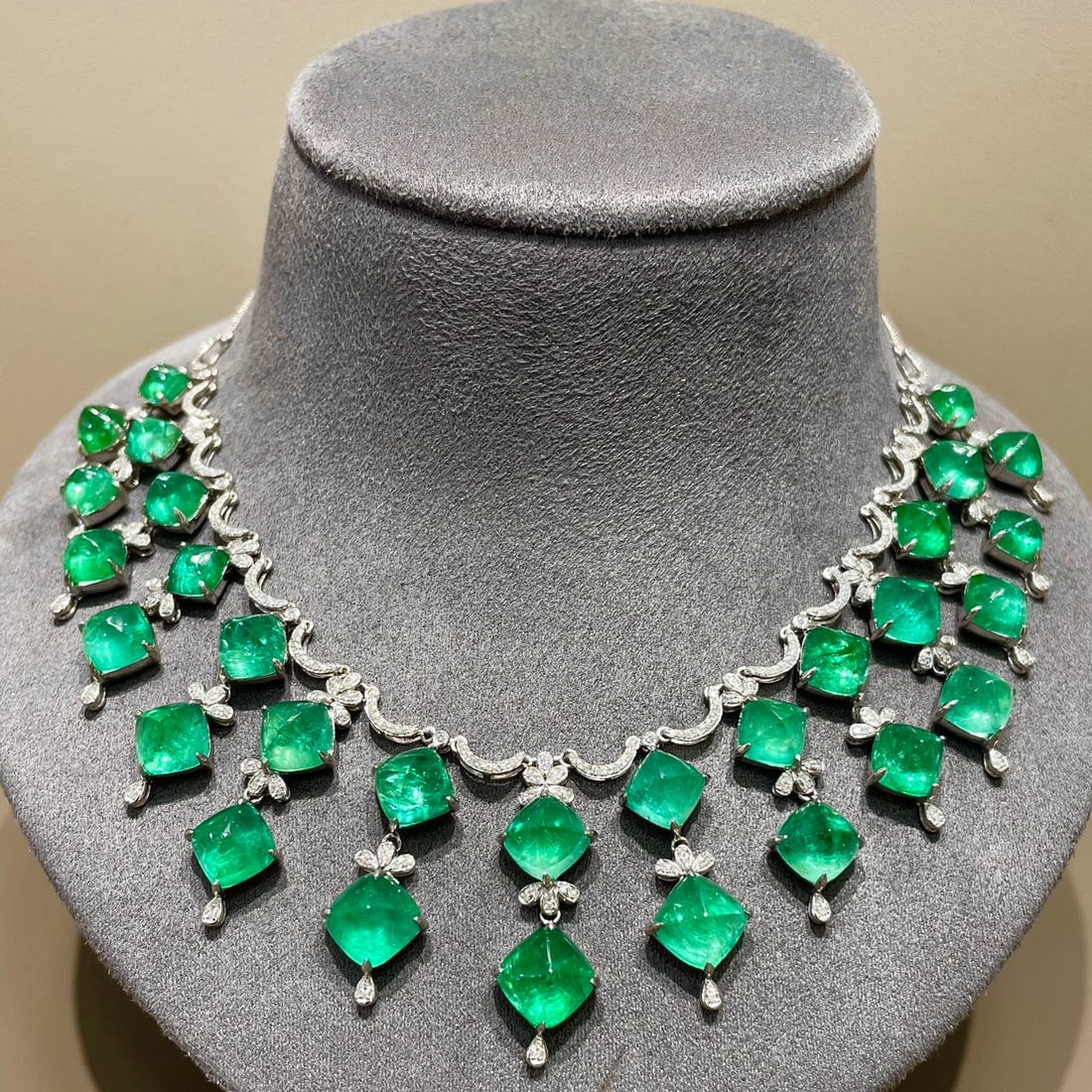 14k Gold 49.5 Ctw Vivid Green Natural Emerald & Diamond Necklace - 3