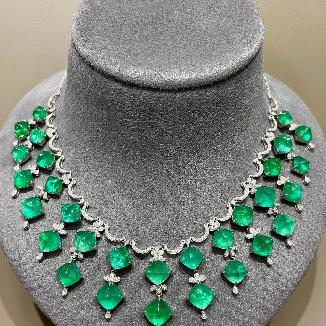 14k Gold 49.5 Ctw Vivid Green Natural Emerald & Diamond Necklace - 5