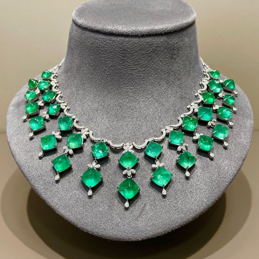 14k Gold 49.5 Ctw Vivid Green Natural Emerald & Diamond Necklace - 7