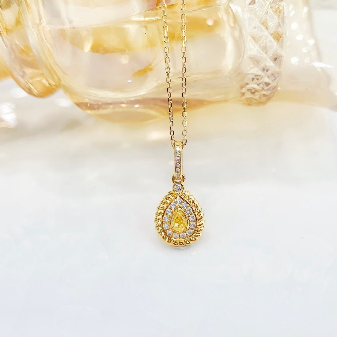 14k Gold 0.30 Ctw Natural Yellow Diamond & Diamond Necklace: Ref:231104294 // gold content:14k gold // main gemstone:yellow diamond // shape:pear // carat weight:0. 18ct // color:yellow // treatment:natural // // adjacent gemstone 2 : diamond // shape:round //