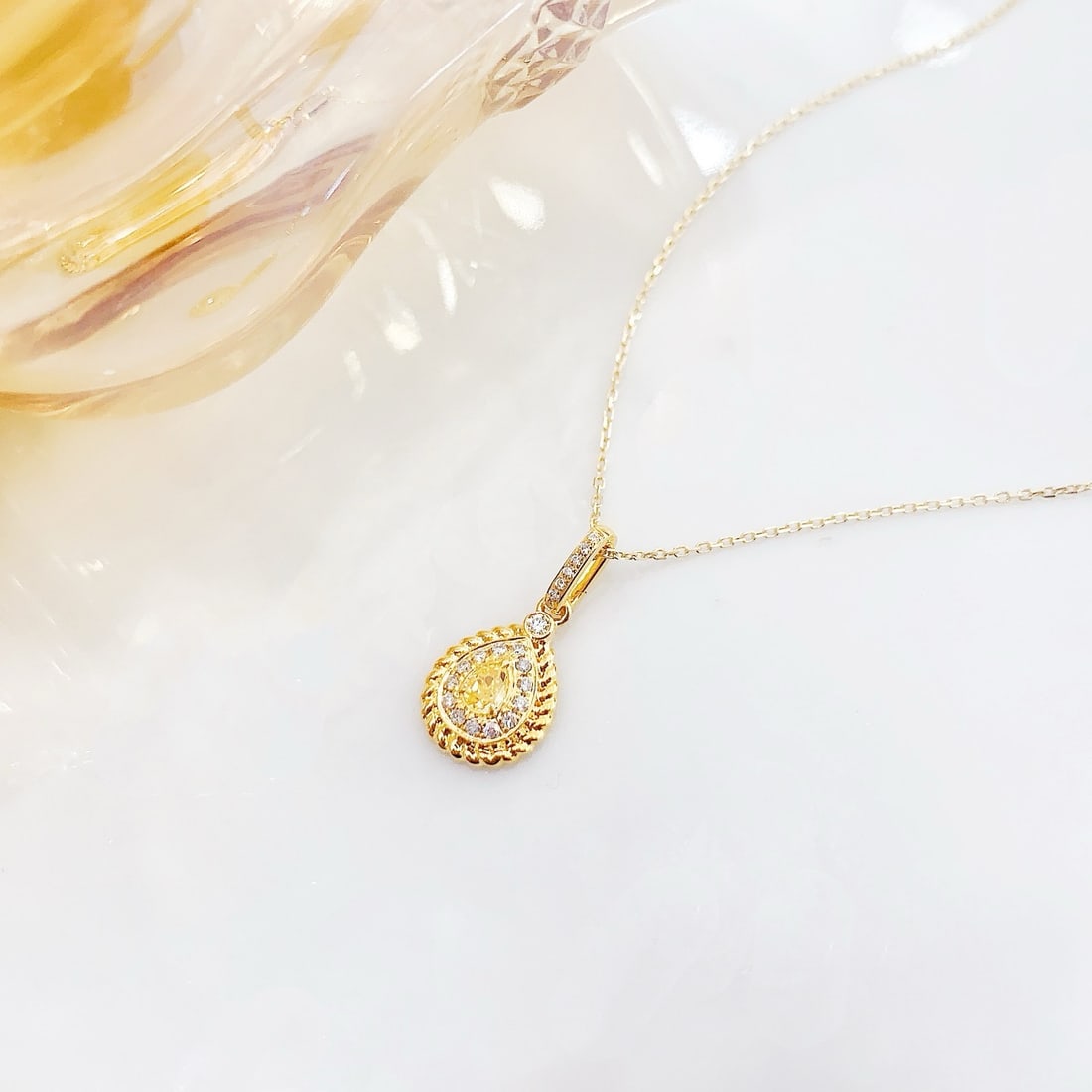 14k Gold 0.30 Ctw Natural Yellow Diamond & Diamond Necklace - 3