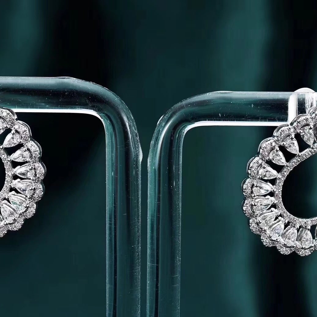 14k Gold 2.50 Ctw Natural H Diamond Earrings: Ref:231104298 // gold content:14k gold // main gemstone:diamond // shape:pear // carat weight:1. 80ct // clarity grade:vs-si // color:h // treatment:natural // // adjacent gemstone 2 : diamond // shap