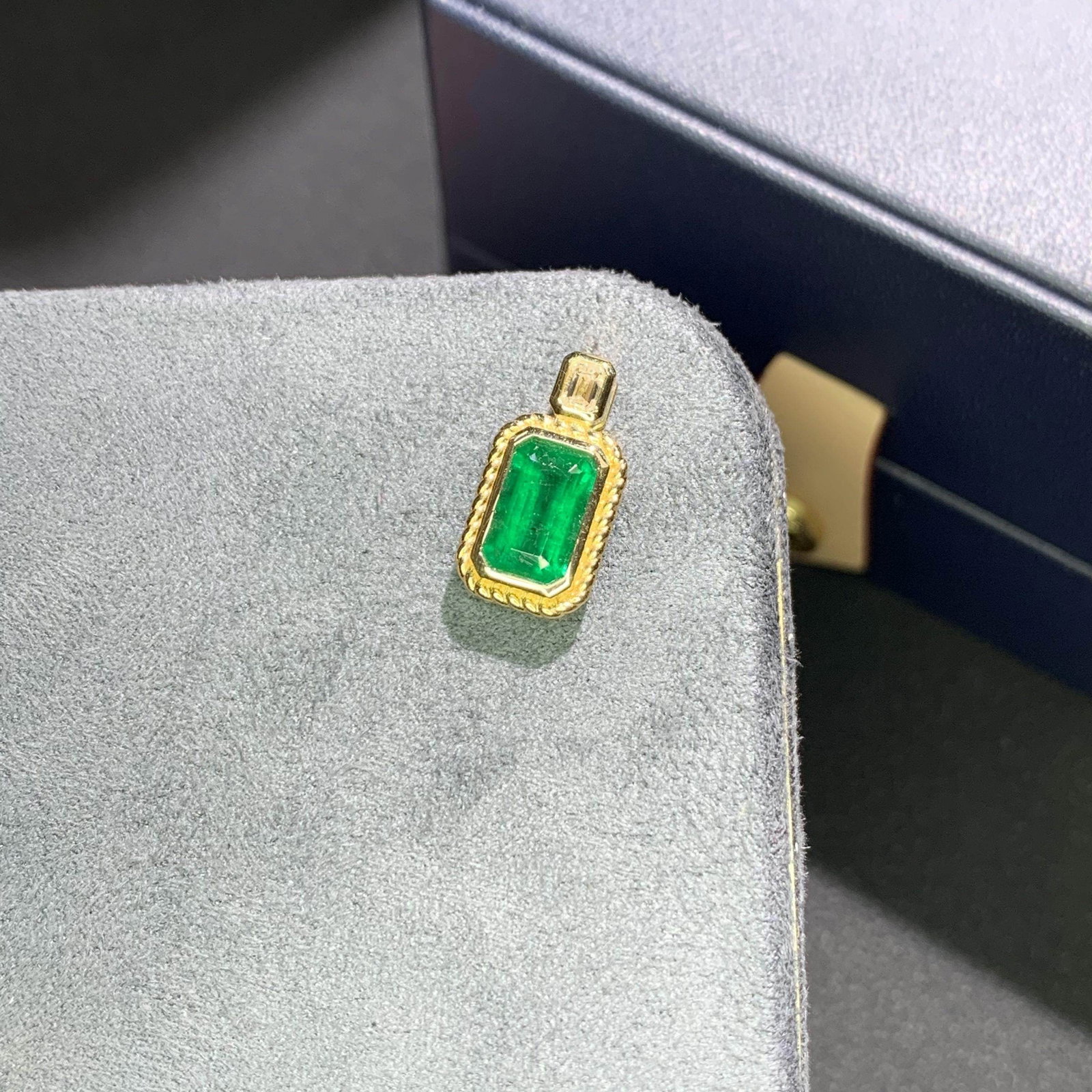 14k Gold 1.75 Ctw Vivid Green Natural Emerald & Diamond Pendant( Without Chain ) - 2