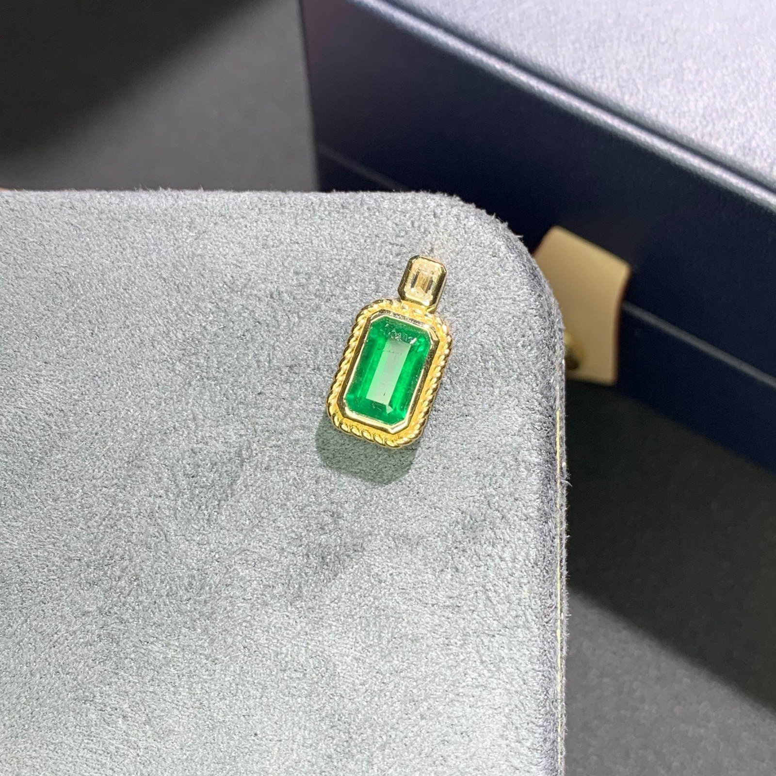 14k Gold 1.75 Ctw Vivid Green Natural Emerald & Diamond Pendant( Without Chain ) - 3