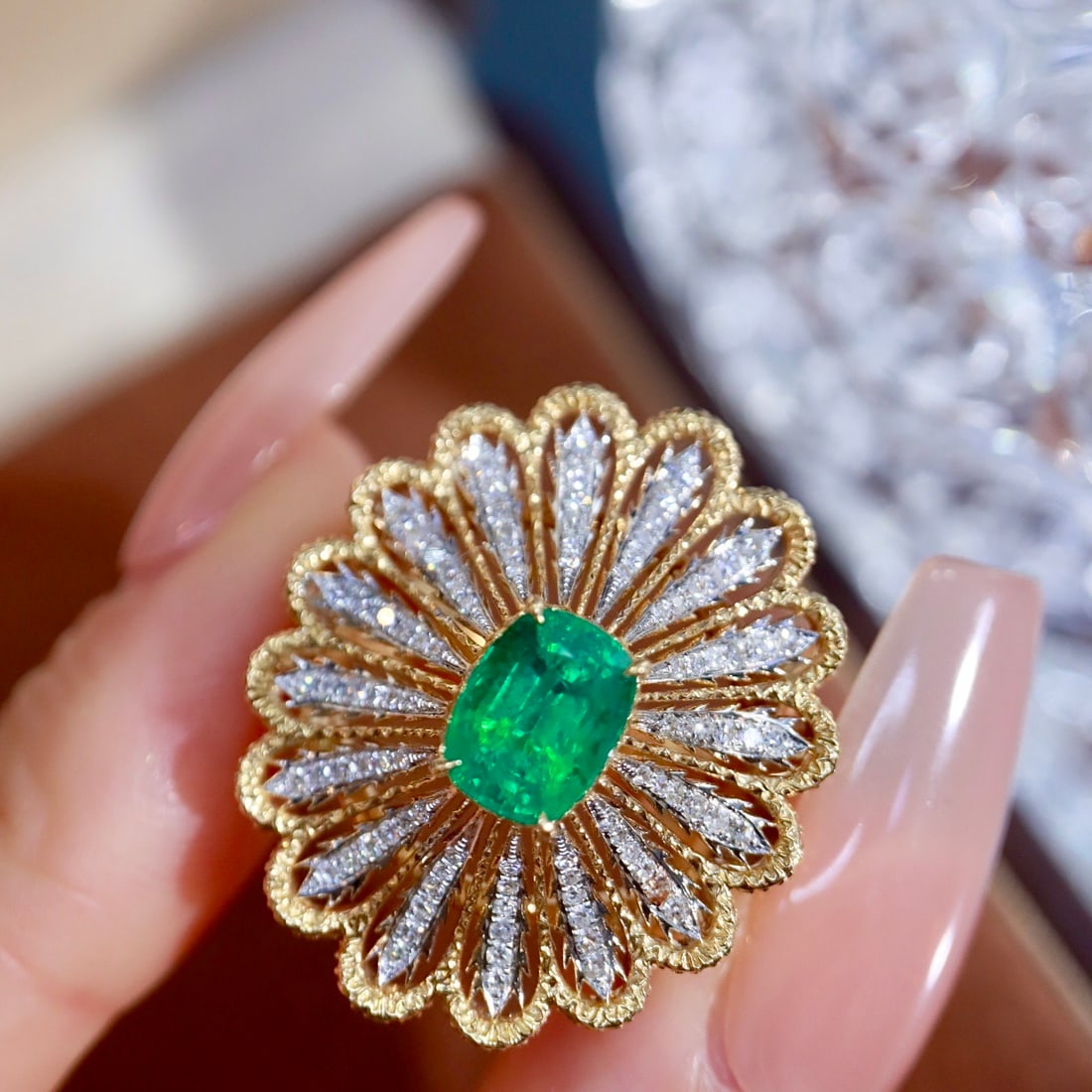 14k Gold 1.84 Ctw Vivid Green Natural Emerald & Diamond Ring - 5