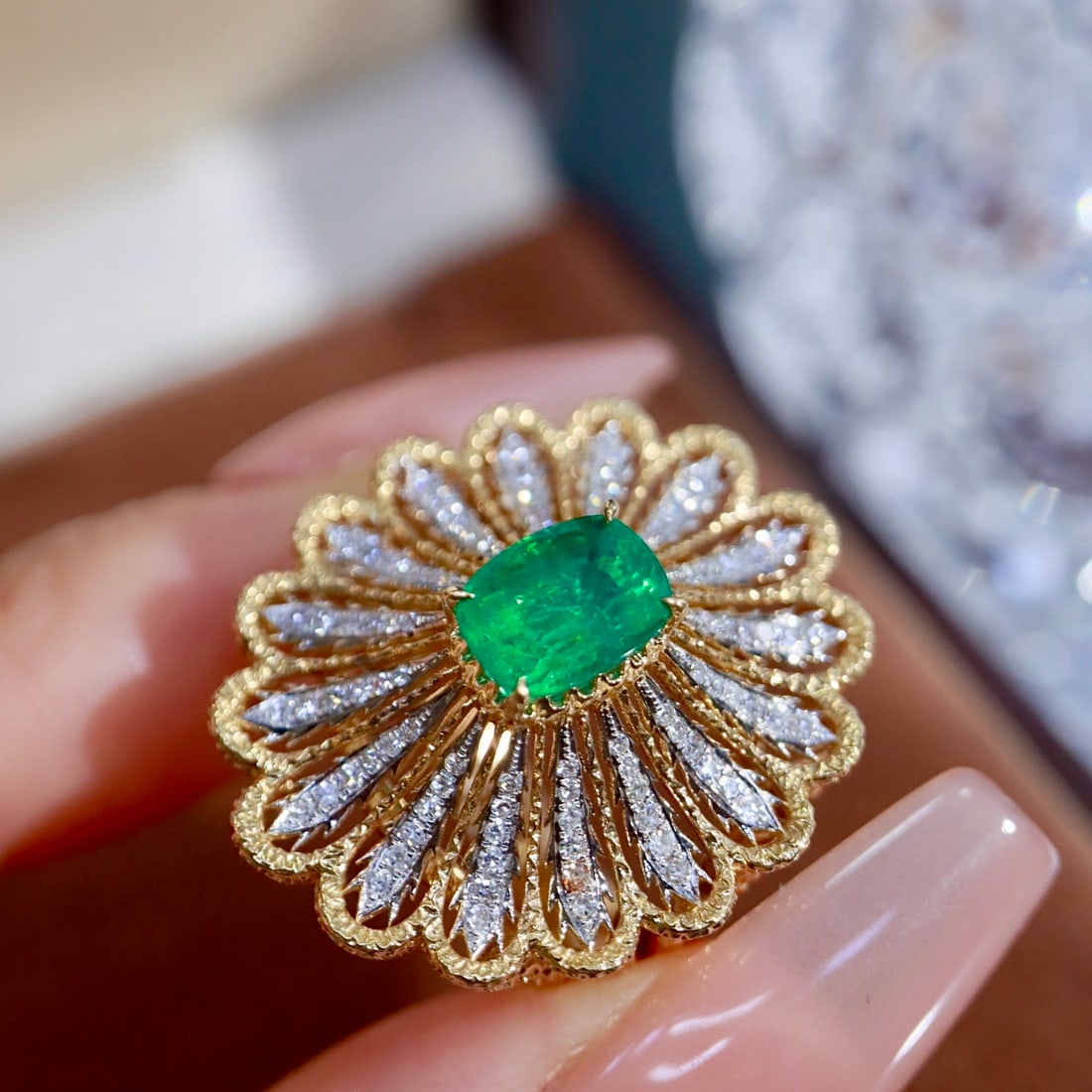 14k Gold 1.84 Ctw Vivid Green Natural Emerald & Diamond Ring - 6
