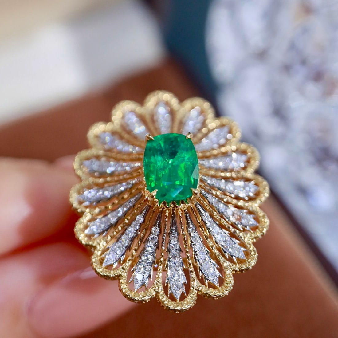 14k Gold 1.84 Ctw Vivid Green Natural Emerald & Diamond Ring - 8