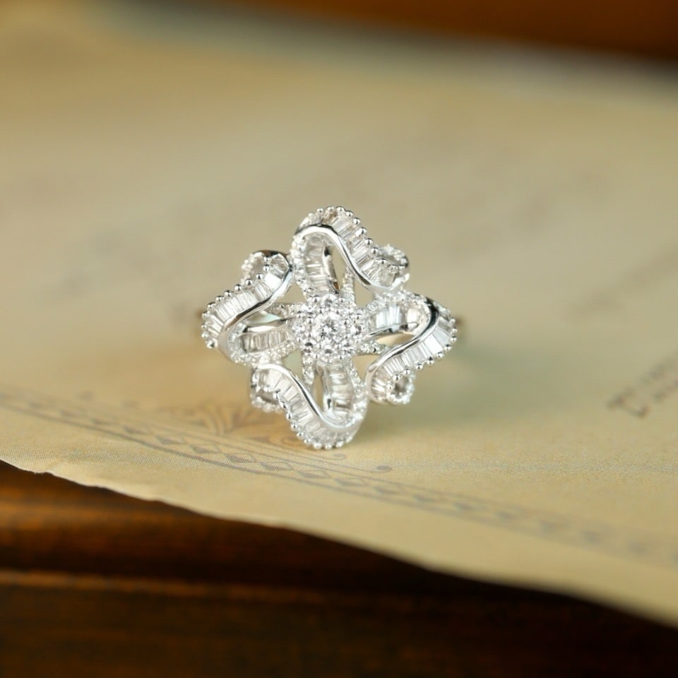 14k Gold 0.90 Ct Natural H Diamond Ring - 4