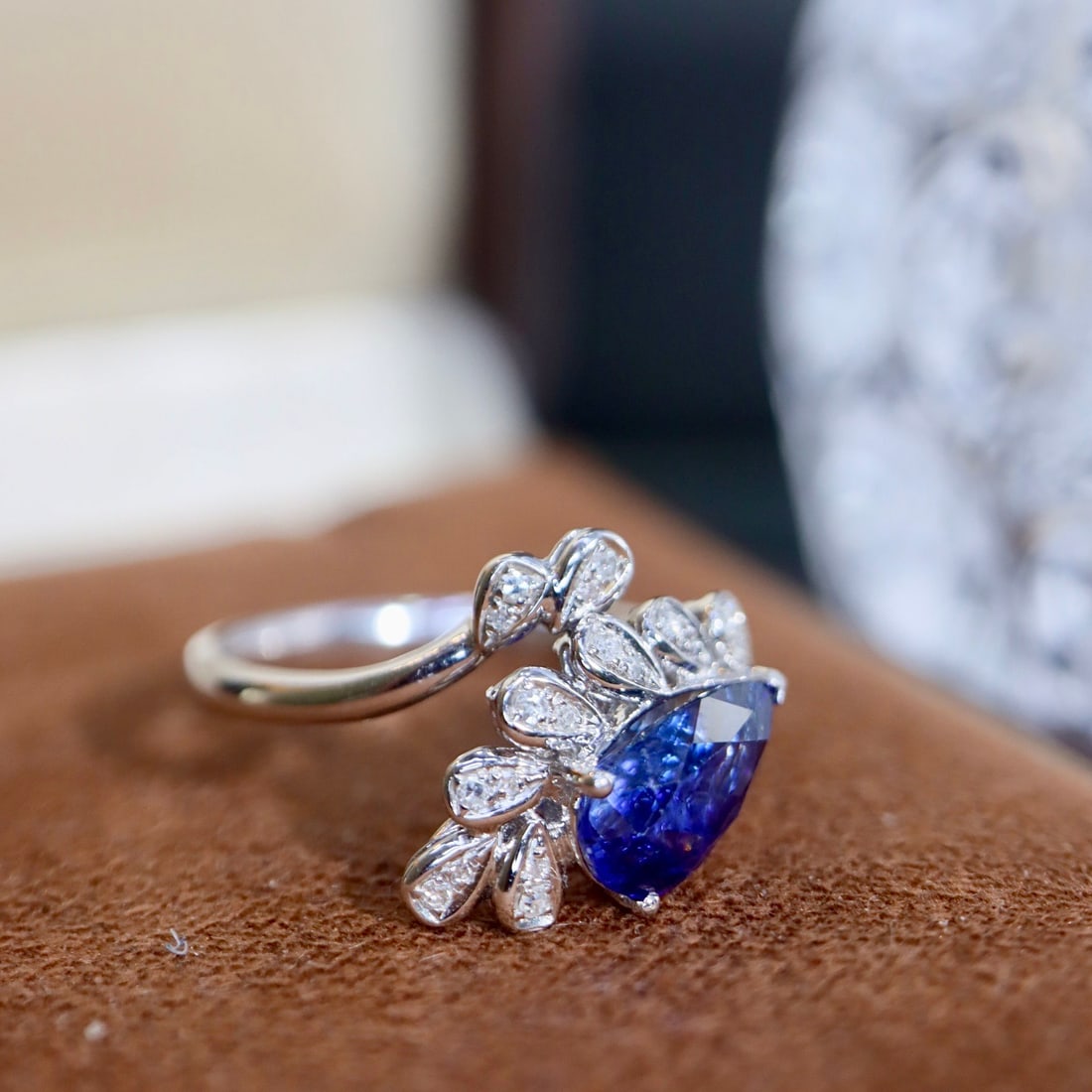 14k Gold 1.59 Ctw Vivid Blue Natural Sapphire & Diamond Ring - 2
