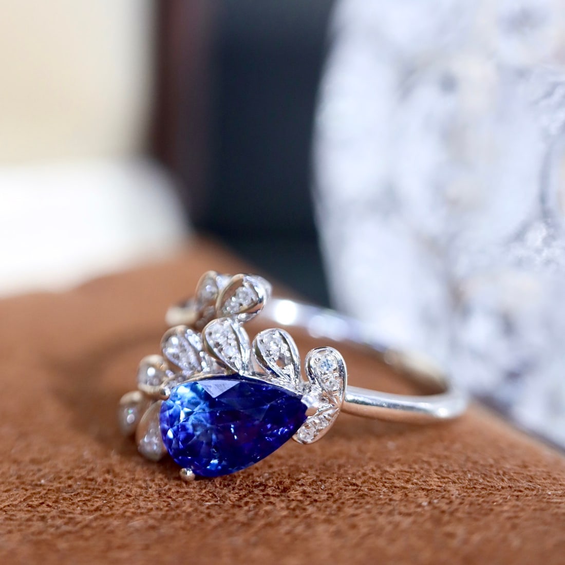 14k Gold 1.59 Ctw Vivid Blue Natural Sapphire & Diamond Ring - 3