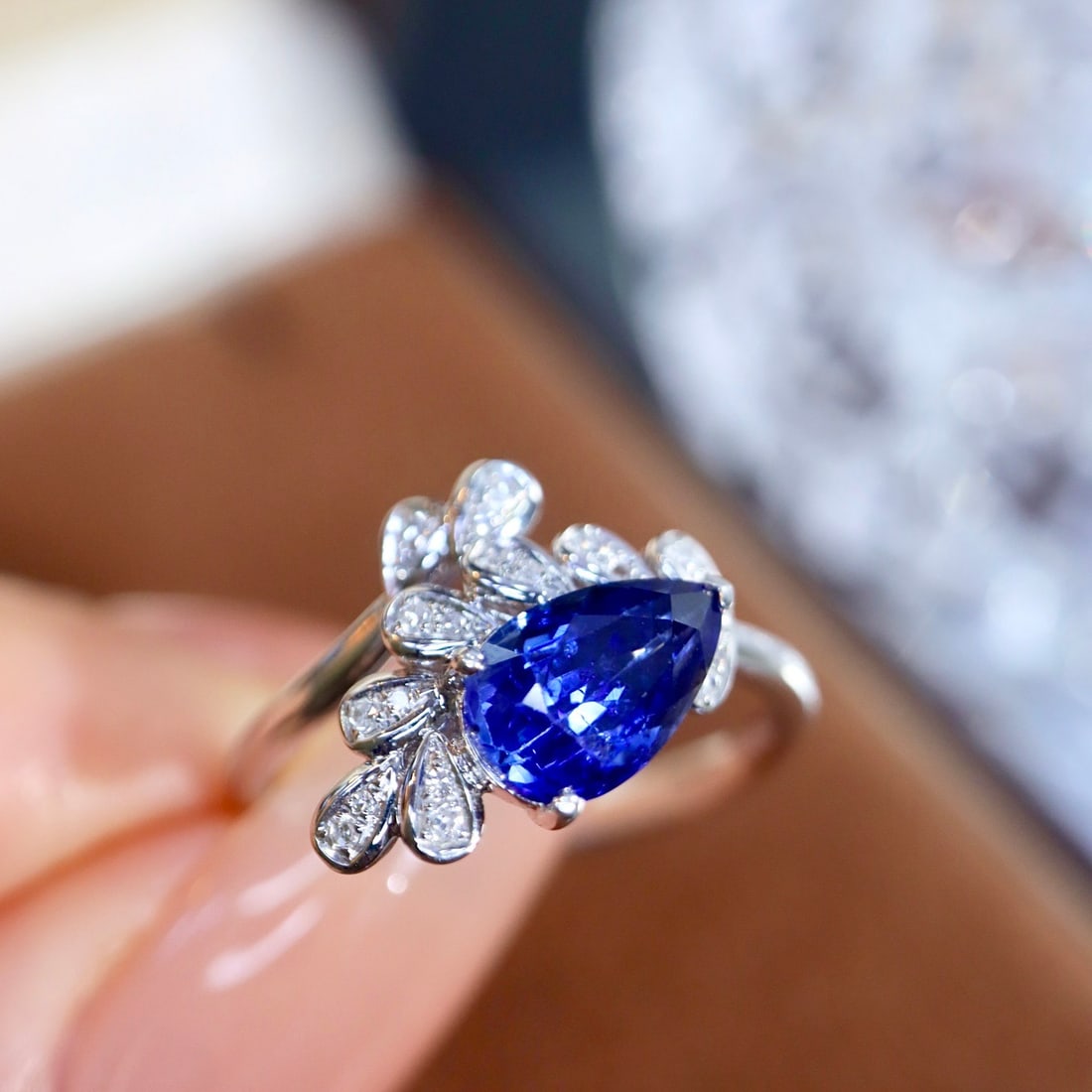 14k Gold 1.59 Ctw Vivid Blue Natural Sapphire & Diamond Ring - 8