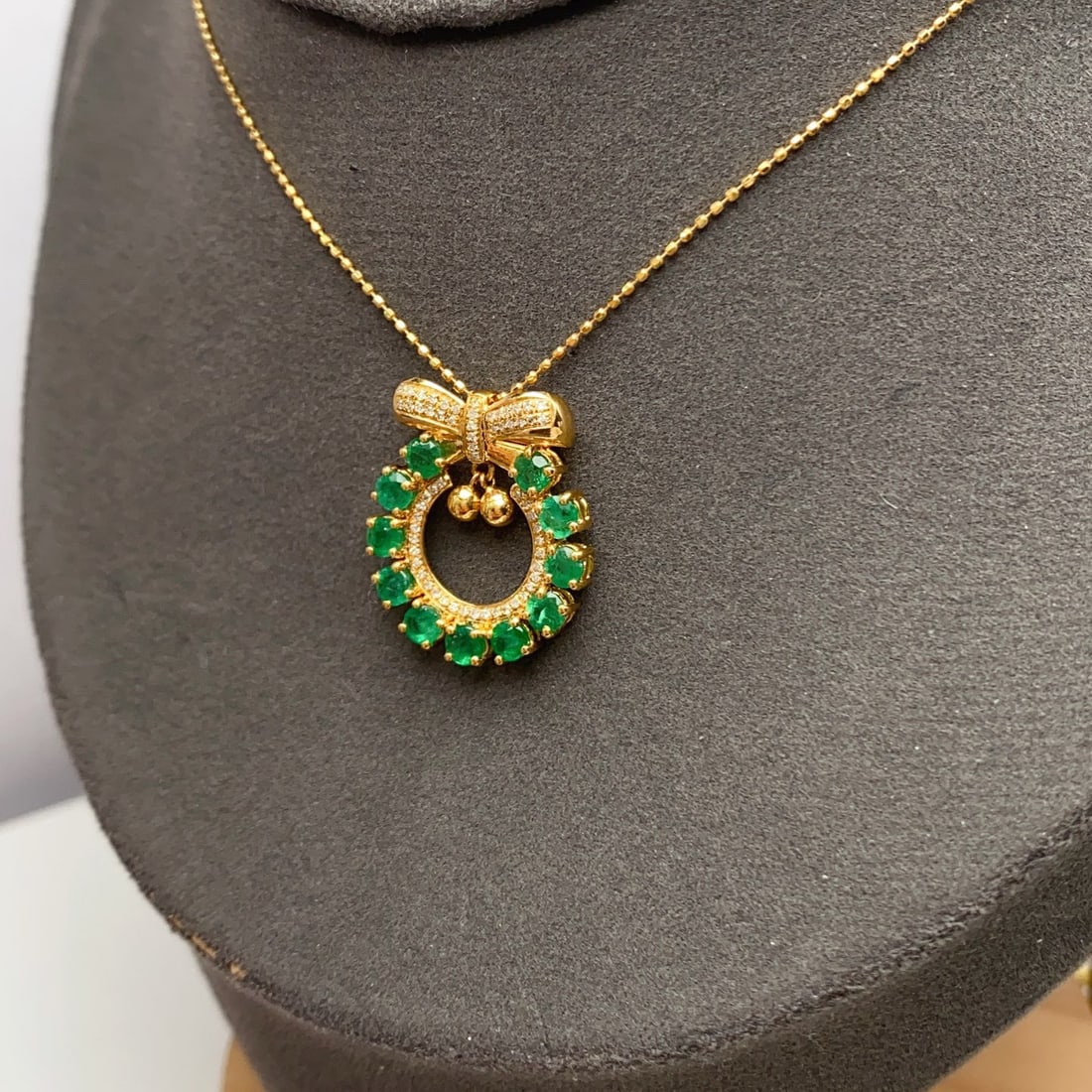 14k Gold 1.60 Ct Vivid Green Natural Emerald & Diamond Necklace - 2