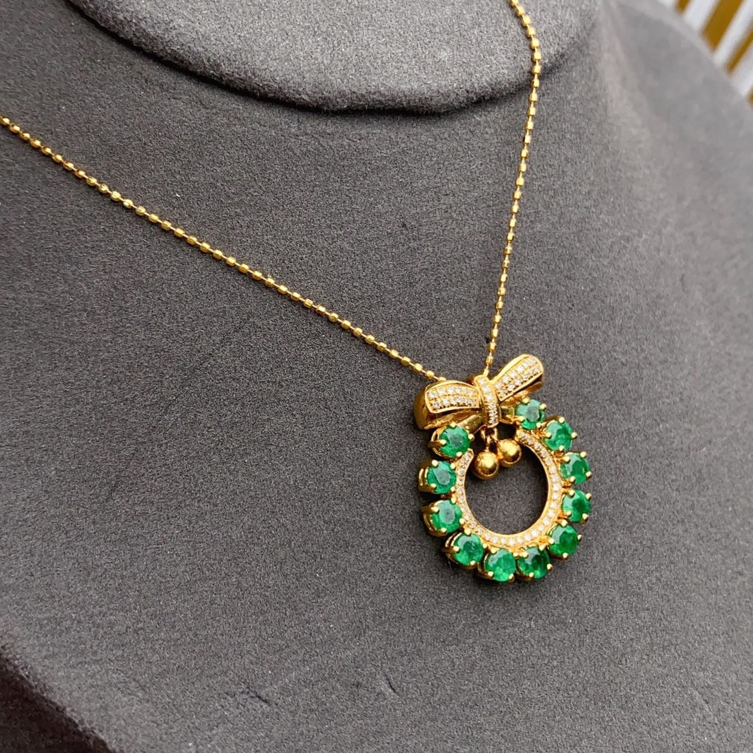 14k Gold 1.60 Ct Vivid Green Natural Emerald & Diamond Necklace - 3