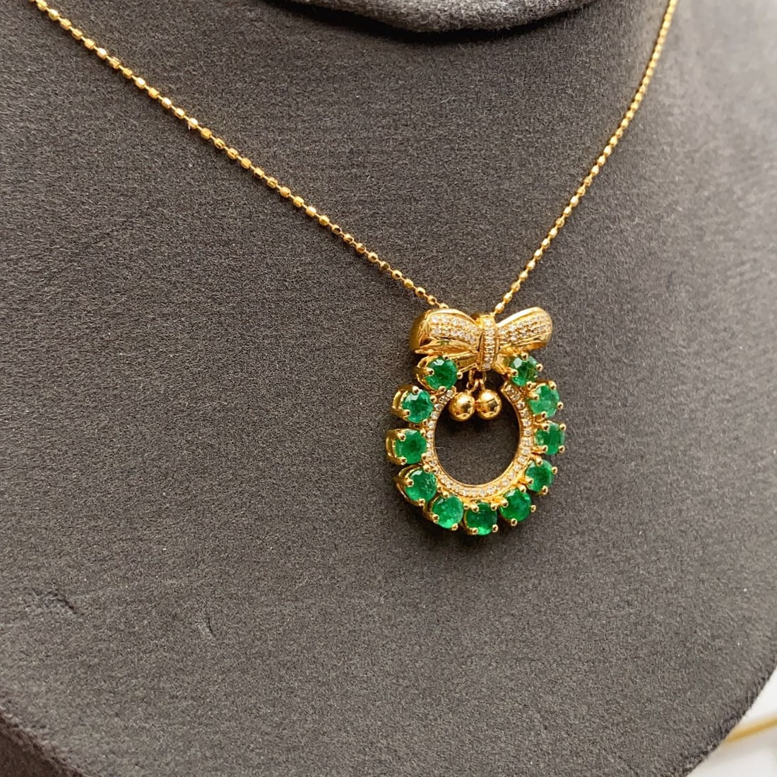 14k Gold 1.60 Ct Vivid Green Natural Emerald & Diamond Necklace - 5
