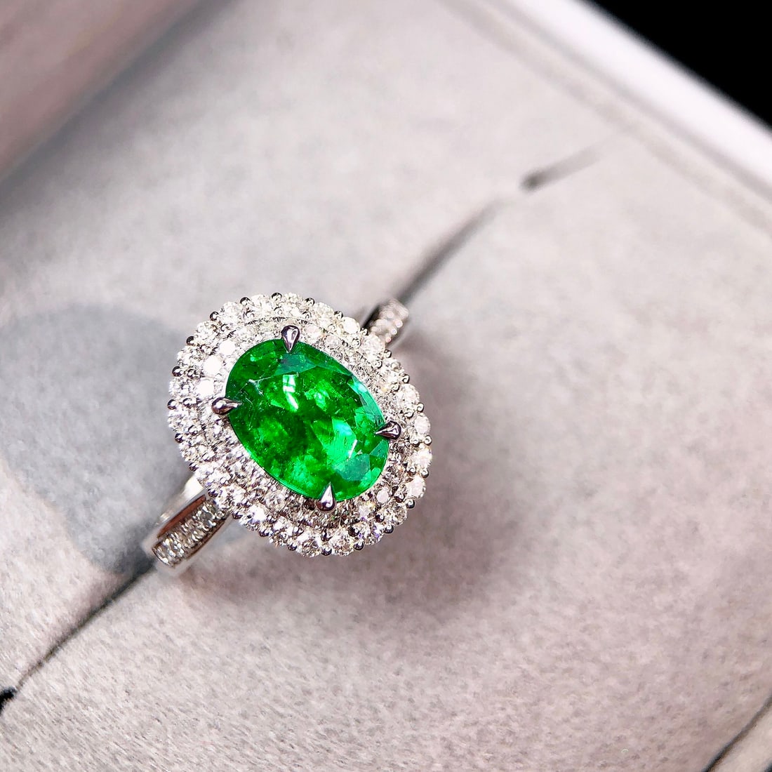 14k Gold 2.32 Ctw Vivid Green Natural Emerald & Diamond Ring - 3