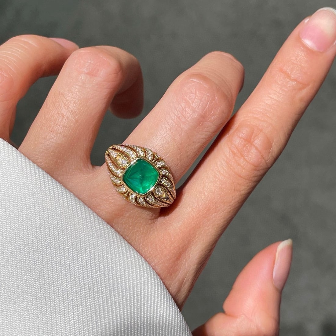 14k Gold 2 Ct Vivid Green Natural Emerald & Diamond Ring - 3