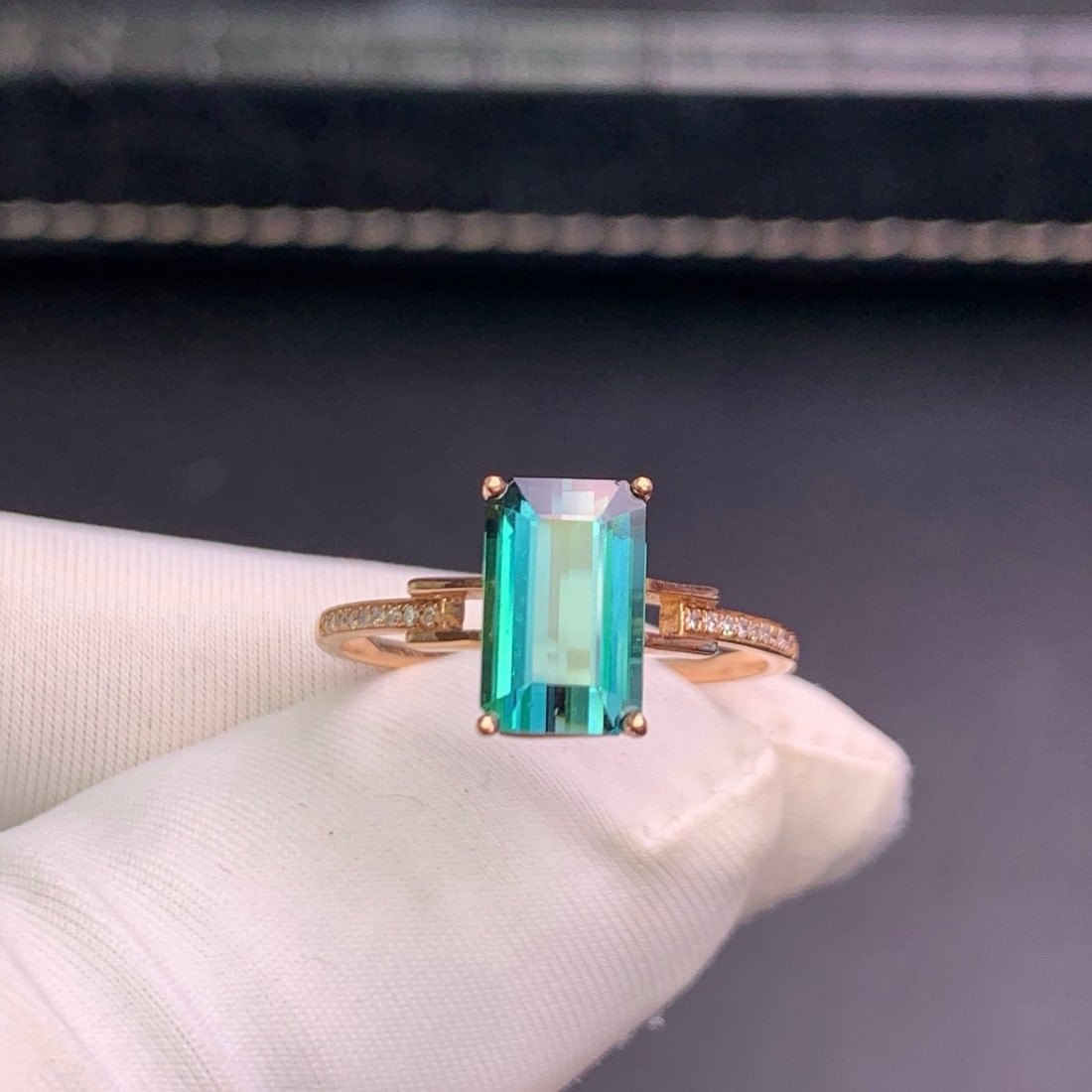 14k Gold 1.98 Ct Natural Tourmaline & Diamond Ring: Ref:231104367 // gold content:14k gold // ring size:7. 25us // // main gemstone:tourmaline // shape:octagonal // carat weight:1. 98ct // color:bluish green // treatment:natural // // adjacent gemstone