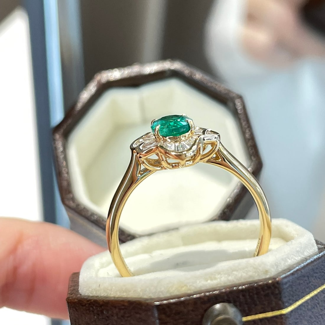 14k Gold 0.34 Ct Vivid Green Natural Emerald & Diamond Ring - 4
