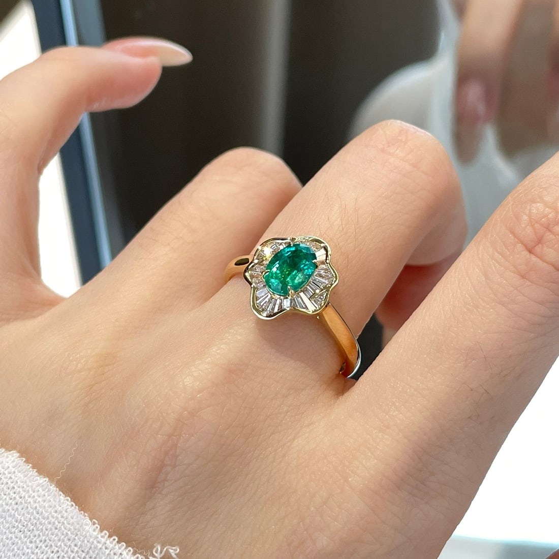 14k Gold 0.34 Ct Vivid Green Natural Emerald & Diamond Ring - 7