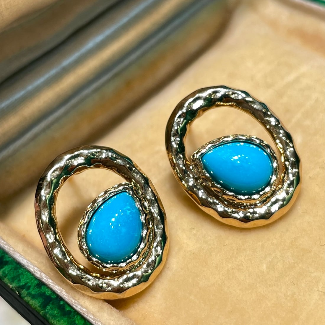 14k Gold 2 Ct Natural Blue Turquoise Earrings: Ref:231104370 // gold content:14k gold // main gemstone:blue turquoise // shape:pear // carat weight:2ct // color:blue // treatment:natural // High Estimate: 6300 Condition: New Low Estimate: 4200