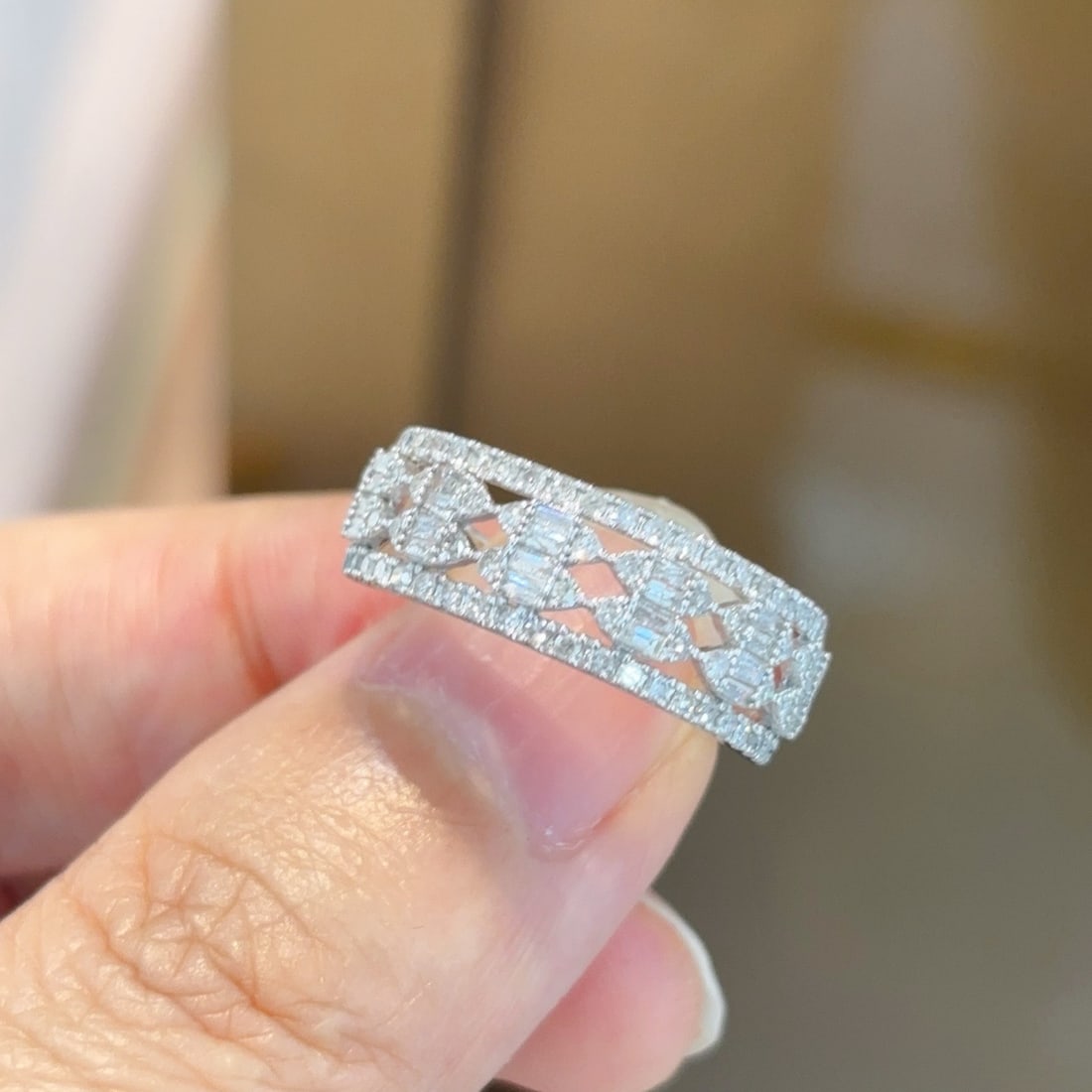 14k Gold 0.78 Ct Natural H Diamond Ring: Ref:231104395 // gold content:14k gold // ring size:7. 25us // // main gemstone:diamond // shape:multiple // carat weight:0. 78ct // clarity grade:vs-si // color:h // treatment:natural // Condition: