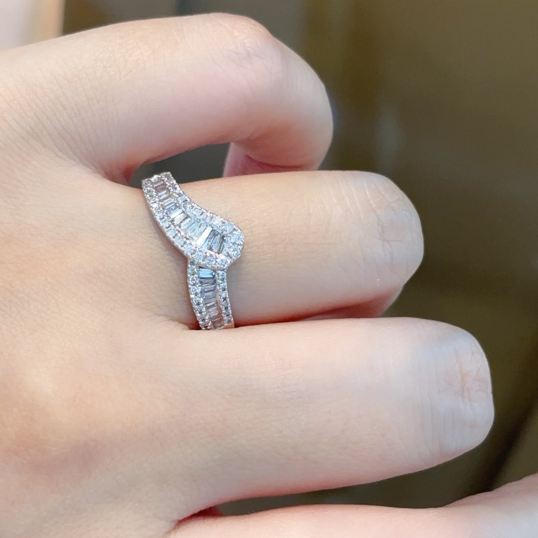14k Gold 0.6 Ct Natural H Diamond Ring - 8