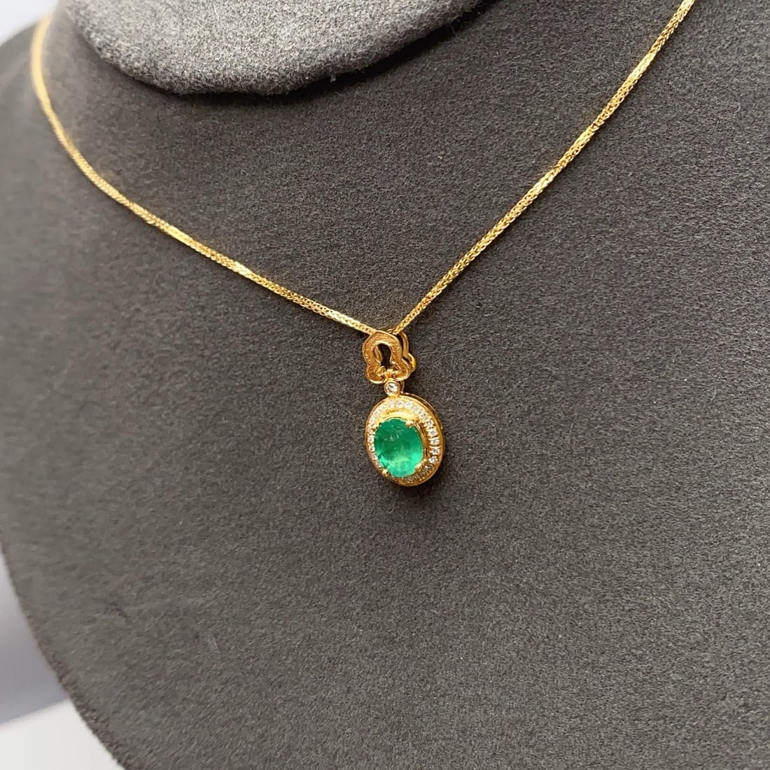 14k Gold 0.62 Ct Natural Emerald & Diamond Necklace - 3
