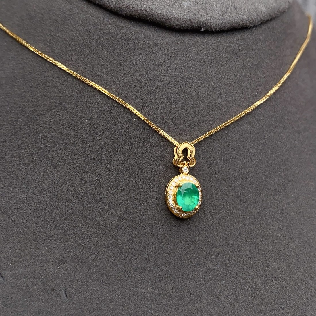 14k Gold 0.62 Ct Natural Emerald & Diamond Necklace - 4