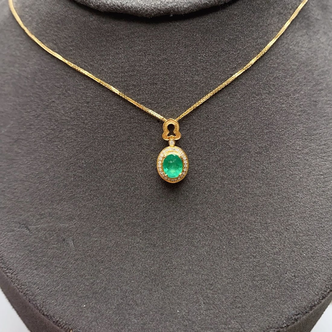 14k Gold 0.62 Ct Natural Emerald & Diamond Necklace - 5