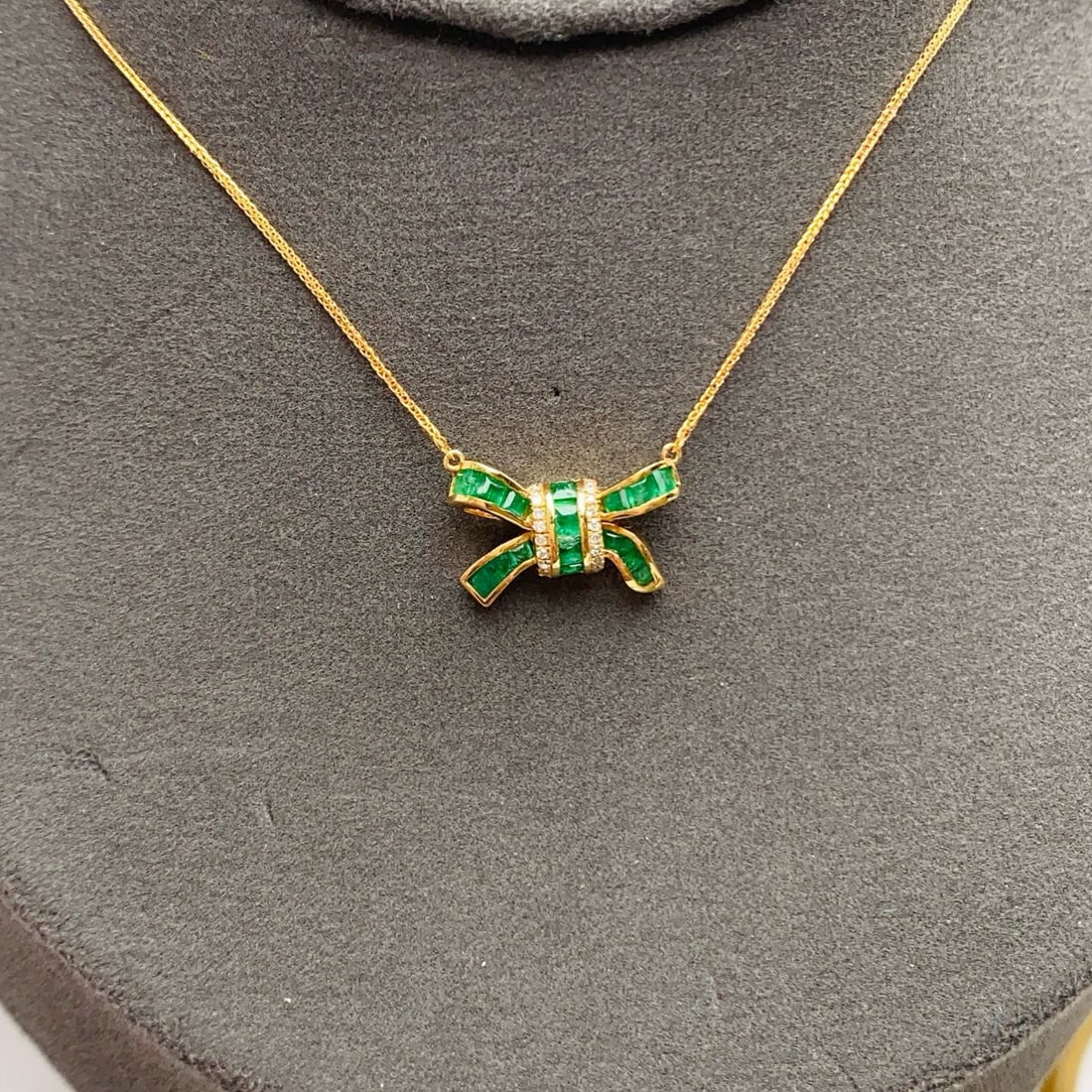14k Gold 1.45 Ct Natural Emerald & Diamond Necklace - 2