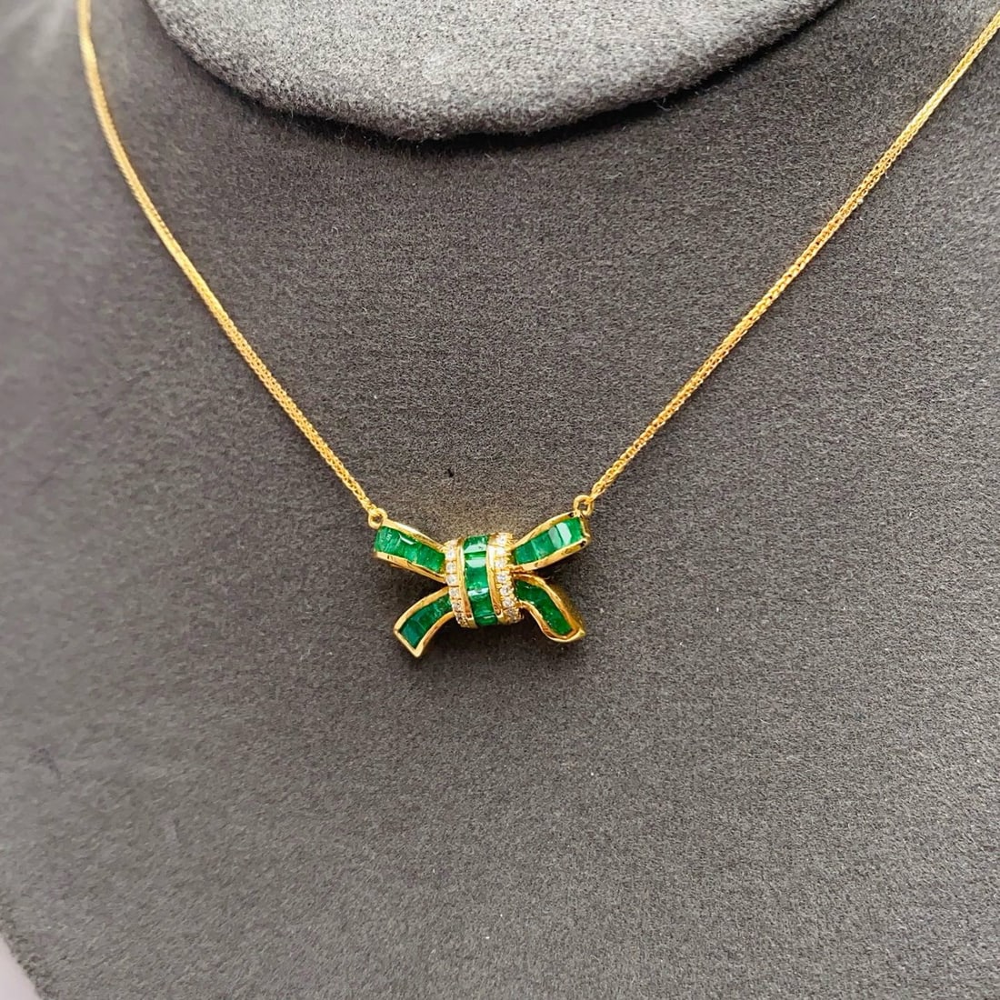 14k Gold 1.45 Ct Natural Emerald & Diamond Necklace - 3