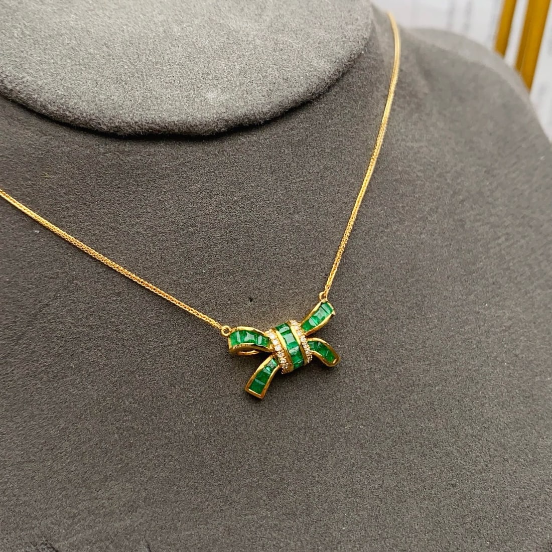 14k Gold 1.45 Ct Natural Emerald & Diamond Necklace - 4