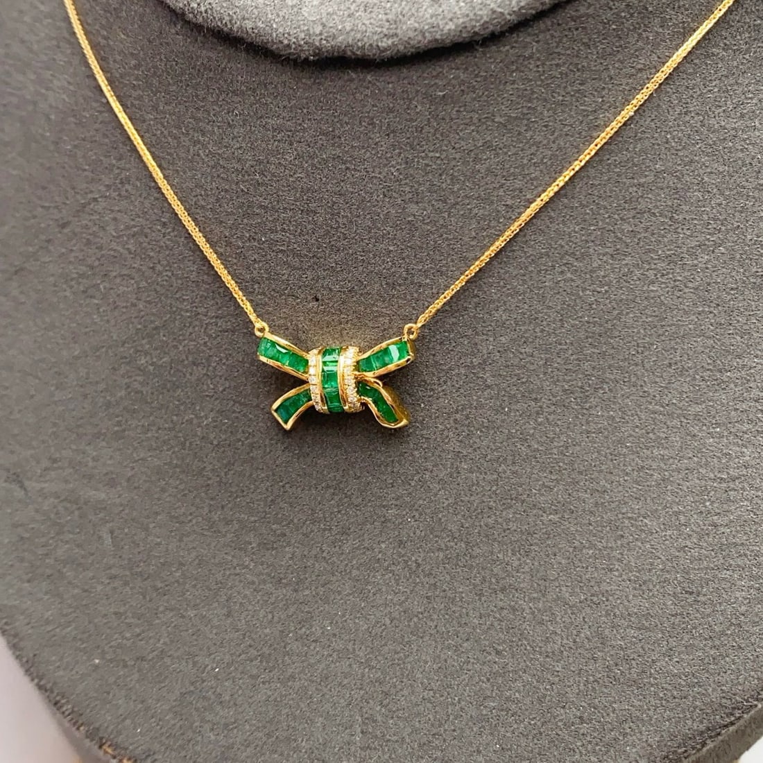 14k Gold 1.45 Ct Natural Emerald & Diamond Necklace - 5