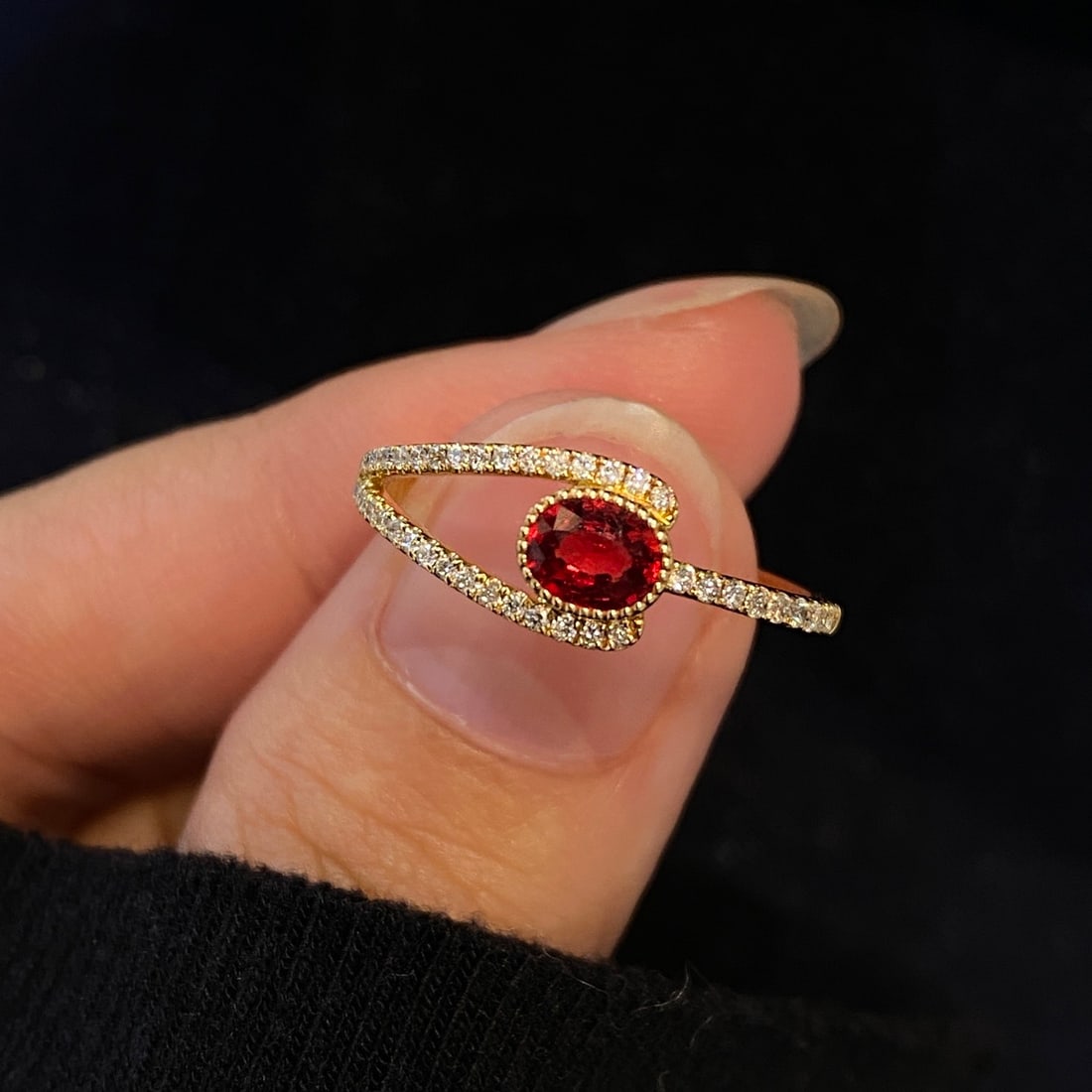 14k Gold 0.55 Ctw Natural Ruby & Diamond Ring: Ref:231104423 // gold content:14k gold // ring size:7. 25us // // main gemstone:ruby // shape:oval // carat weight:0. 35ct // color:red // treatment:natural // // adjacent gemstone 2 : diamond //