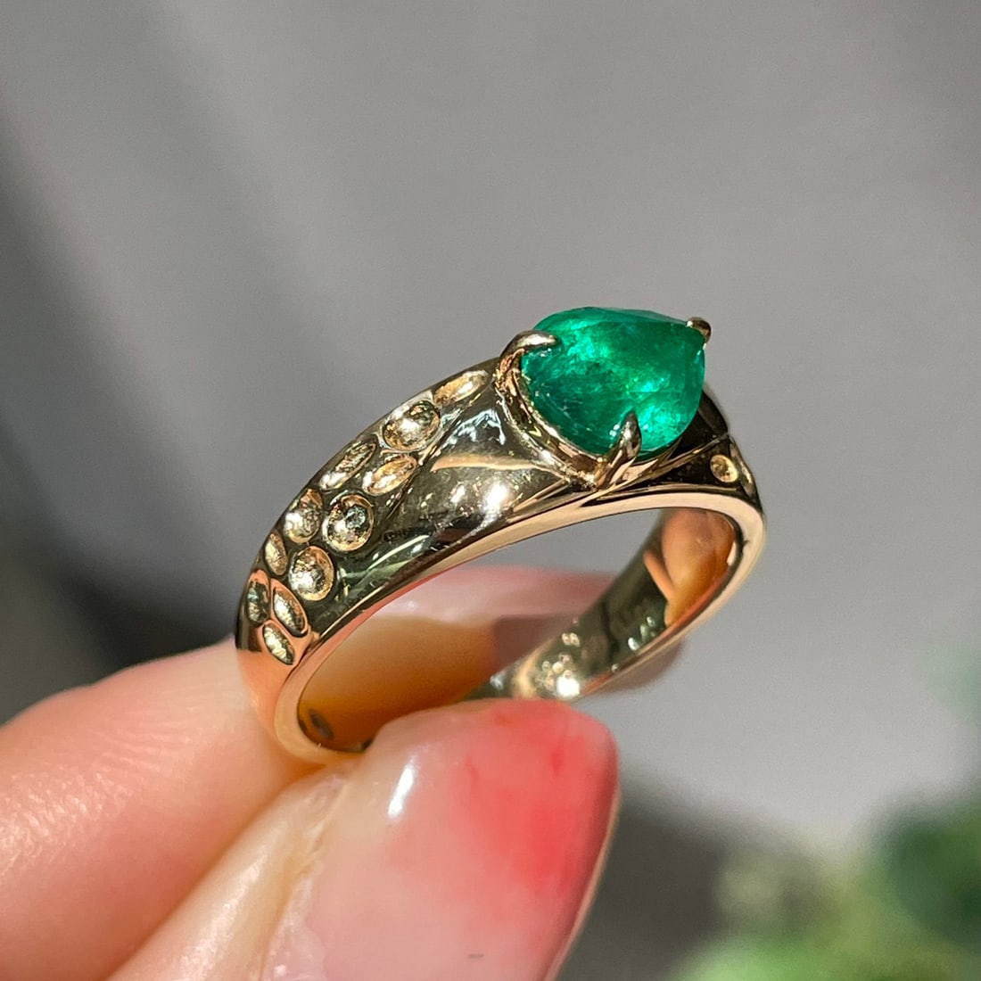 14k Gold 1.16 Ct Vivid Green Natural Emerald Ring - 2